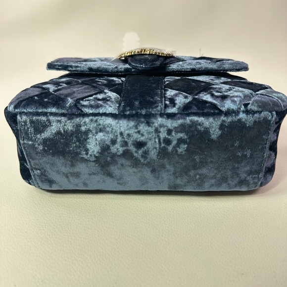 NEW SAM BRIT CRUSHED VELVET TOP HANDLE SHOULDER BAG BLUE
NWT!! - Picture 6 of 7